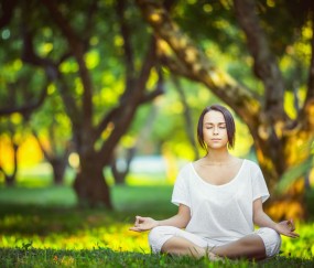 开云下载-斗牛士的铁蹄与枫叶骑士的独舞，2026世界杯西班牙压制加拿大，阿方索·戴维斯悲壮闪耀