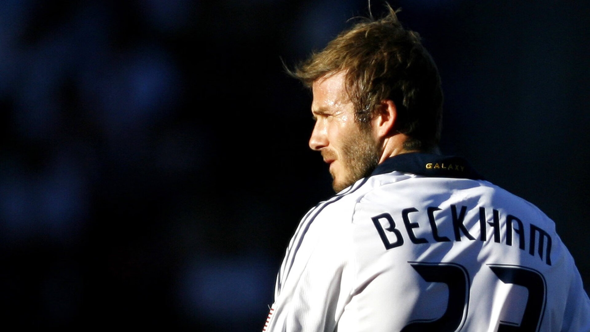 蒂亚戈的左脚，当土耳其的钢铁洪流碾过智利的诗歌