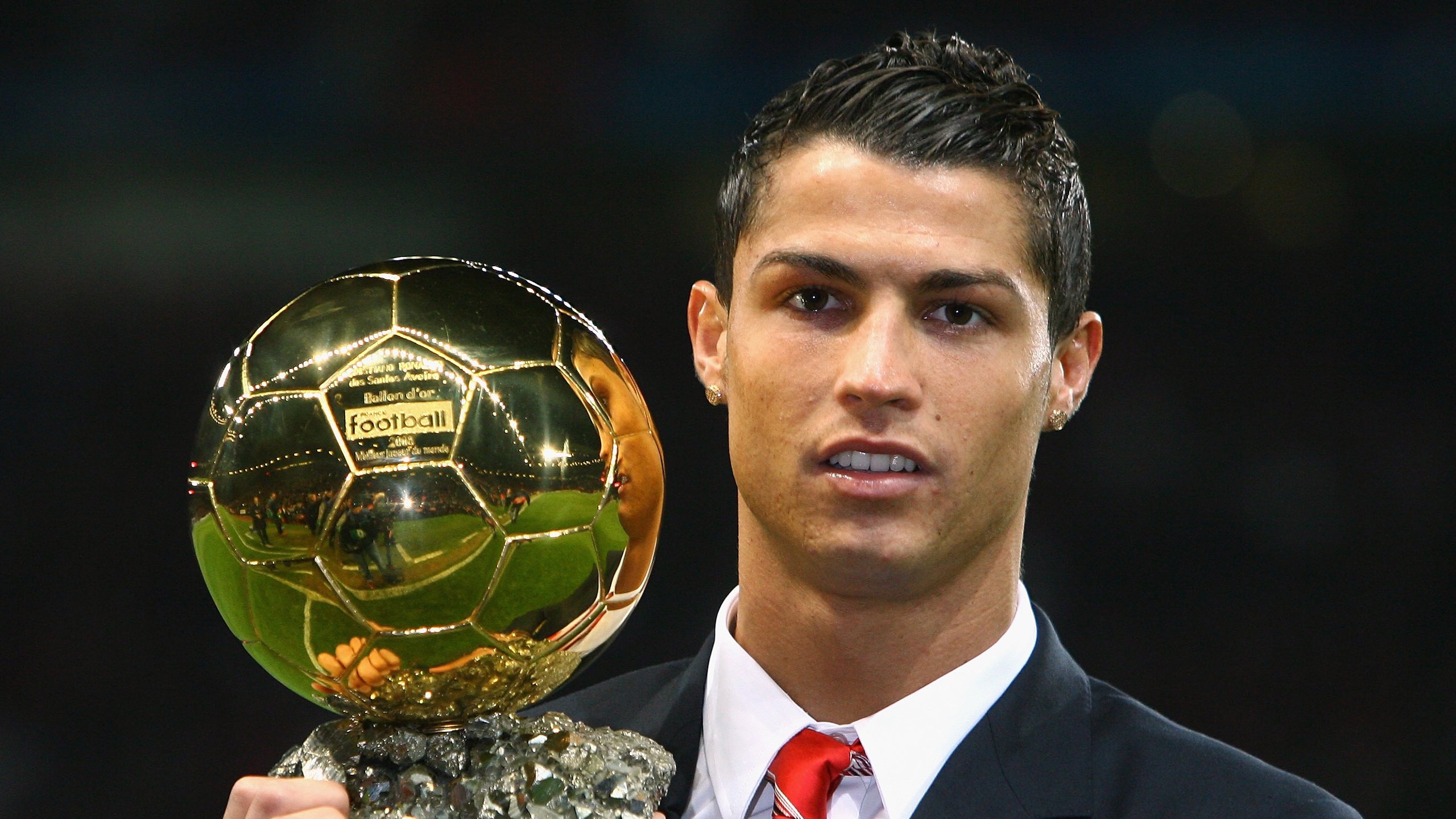 德甲争冠战成背景板，曼联与毕尔巴鄂的巅峰对决如何重铸足球灵魂？