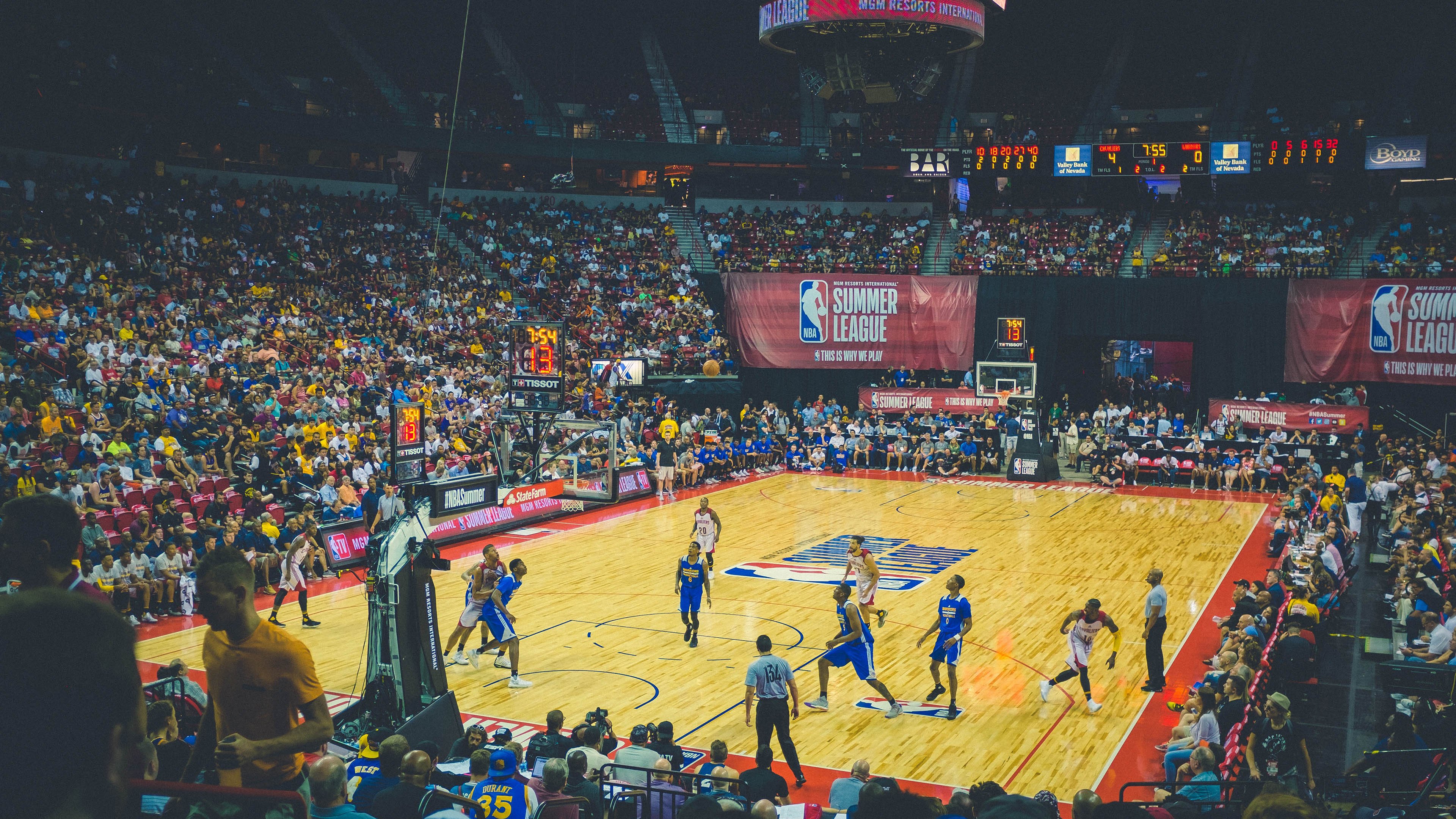 西亚卡姆个人能力完全展现,公牛击溃活塞,一位全能战士的进化论