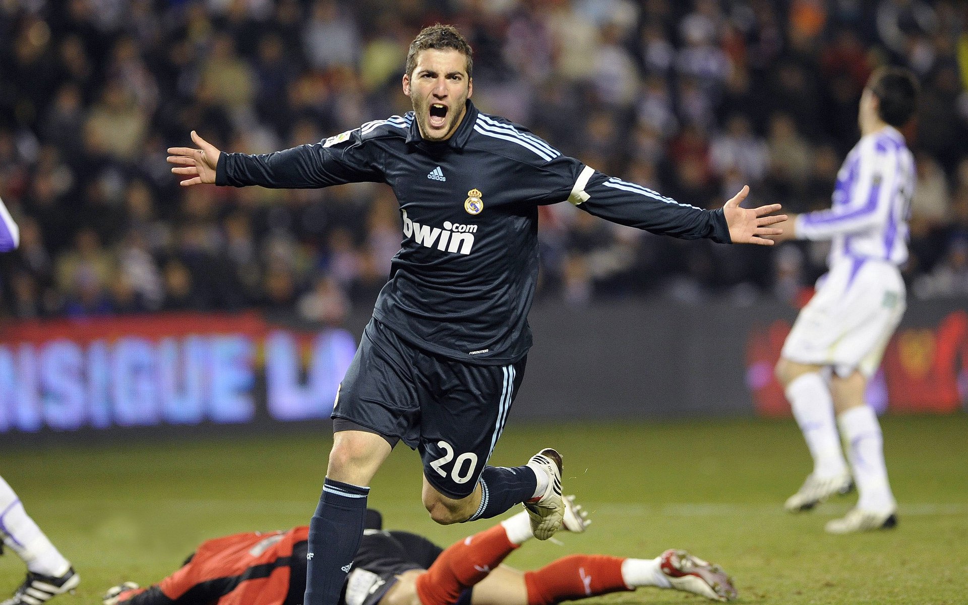 劳塔罗末节封神，NBA总决赛夜，一个名字如何点燃篮球宇宙