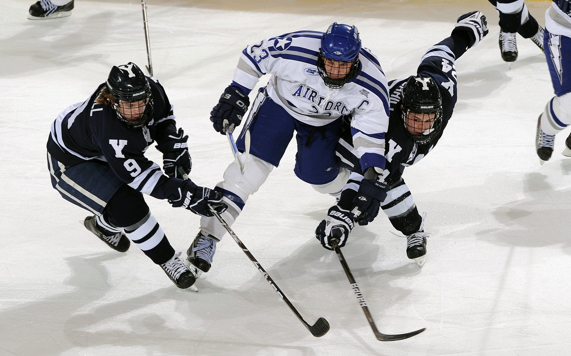 英超争冠焦点战，骑士火力如何压制雄鹿？一场战术与意志的终极较量